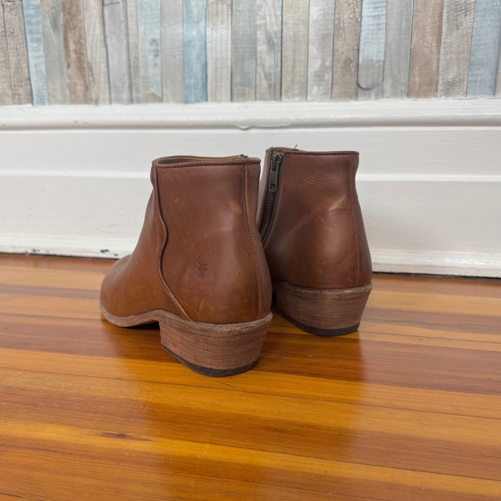 Frye 8.5 Carson Piping Leather Bootie Caramel Brown Ankle Boots Low Western - Picture 6 of 11